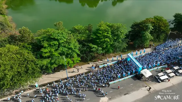 Hồ và cây xanh, flycam
